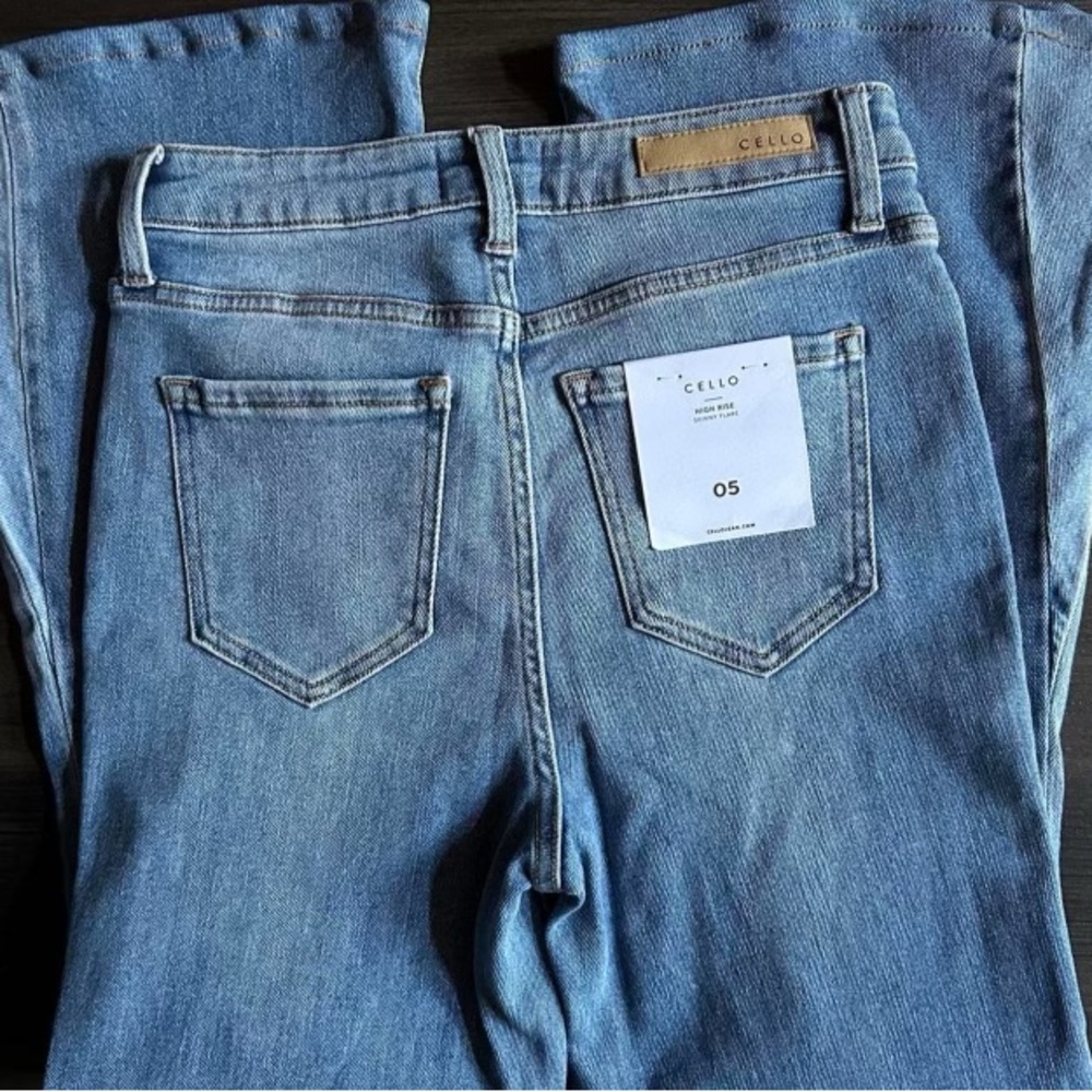flared light wash jeans. size medium 5